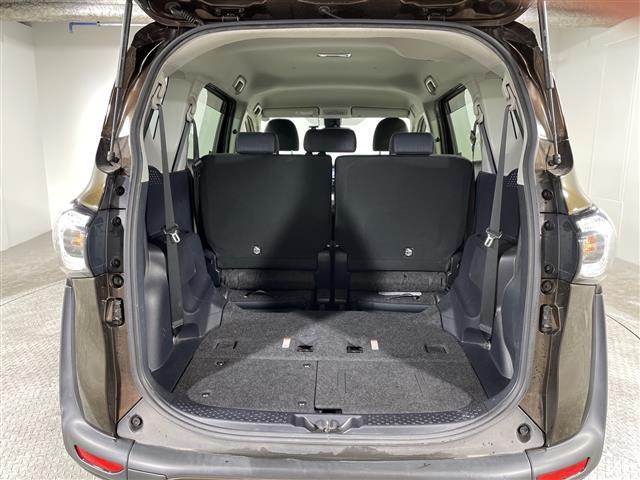 【ラゲッジスペース】リアシートを倒せばこの大容量！！ダンボールなどの大きい荷物も釣り具などの長尺物まで様々載せられそうです！！