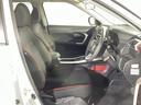 【運転席】座り心地が良いシートなので長時間の運転でも快適にお過ごしいただけます。新品のフロアマットのご注文も可能です。掲載箇所以外にご希望の写真がございましたらお気軽にお問い合わせ下さい。