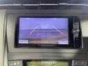 プリウス Ｓ　県外仕入れ　禁煙車　社外エアロ　ロクサーニ１９インチアルミ　純正ナビ　ＣＤ　ＤＶＤ　Ｂｌｕｅｔｏｏｔｈ　ミラー型ドラレコ　バックカメラ　社外車高調　ビルトインＥＴＣ　純正フロアマット（4枚目）