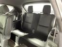 【サードシート】３列目もゆとりがあり居心地よくお過ごしいただけます。掲載箇所以外にご希望の写真がございましたらお気軽にお問い合わせ下さい。フロアマットは汚れが気になる場合は新品のご注文も承ります。