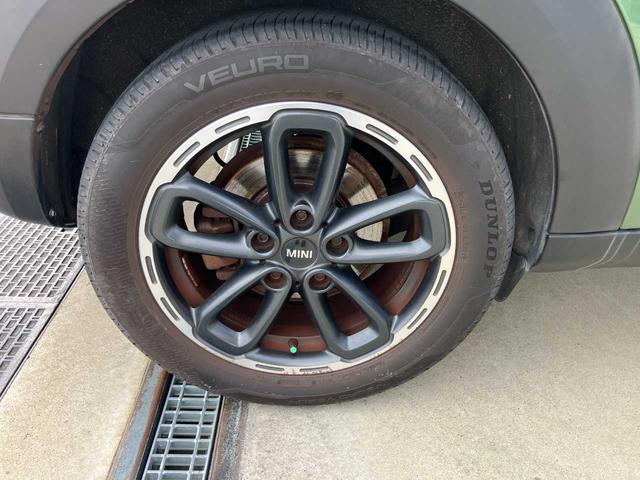 ＭＩＮＩ クーパーＳＤ　クロスオーバー　ディーゼルターボ　ブレーキアシスト　横滑り防止装置　ヒルスタートアシスト　スマートキー　キーレス　オートエアコン　盗難防止システム　純正アルミホイール　純正ＨＩＤライト　純正フォグライト（43枚目）