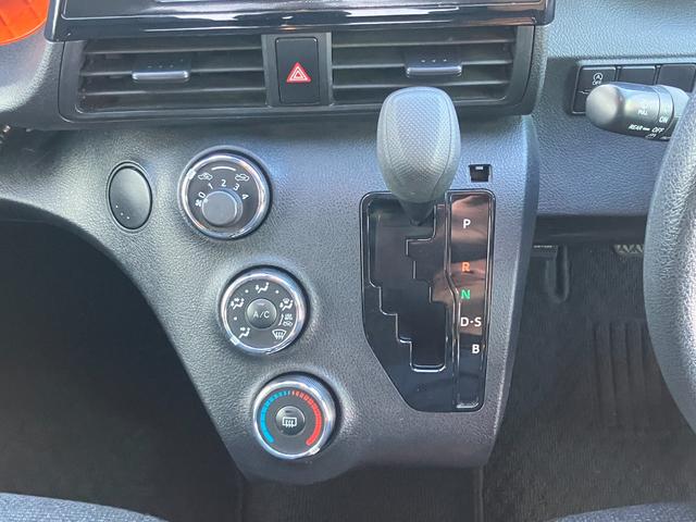 シエンタ X 衝突軽減装置 車線逸脱防止支援システム 横滑防止装置 片側電動スライドドア ドアイージークローザードア アイドリングストップ 純正ナビ ETC バックカメラ スマートキー スペアキー(5枚目)