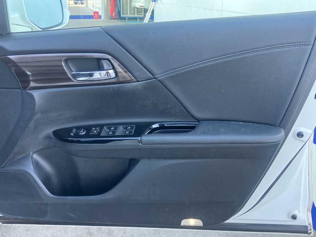 アコードハイブリッド ＬＸ　純正アルミホイール　純正ＬＥＤライト　バックカメラ　ＥＴＣ　衝突軽減装置　ソナー　クルーズコントロール　純正ＨＤＤナビ　パワーシート　プラズマクラスター　スマートキー（22枚目）