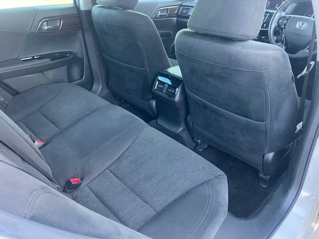 アコードハイブリッド ＬＸ　純正アルミホイール　純正ＬＥＤライト　バックカメラ　ＥＴＣ　衝突軽減装置　ソナー　クルーズコントロール　純正ＨＤＤナビ　パワーシート　プラズマクラスター　スマートキー（26枚目）