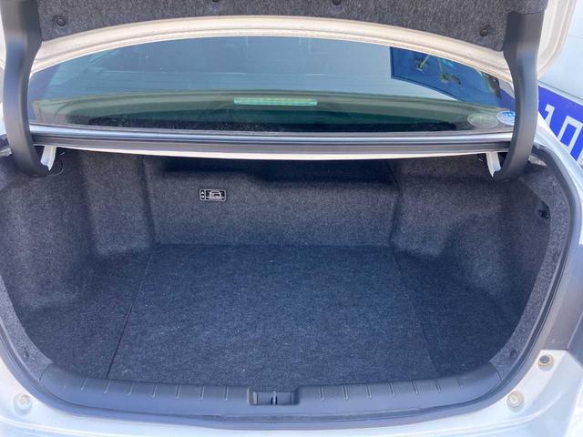 アコードハイブリッド ＬＸ　純正アルミホイール　純正ＬＥＤライト　バックカメラ　ＥＴＣ　衝突軽減装置　ソナー　クルーズコントロール　純正ＨＤＤナビ　パワーシート　プラズマクラスター　スマートキー（28枚目）