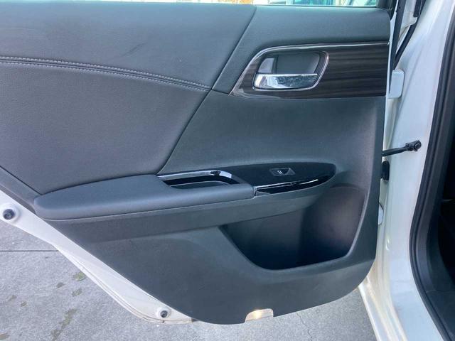 アコードハイブリッド ＬＸ　純正アルミホイール　純正ＬＥＤライト　バックカメラ　ＥＴＣ　衝突軽減装置　ソナー　クルーズコントロール　純正ＨＤＤナビ　パワーシート　プラズマクラスター　スマートキー（29枚目）