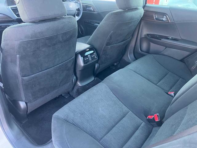 アコードハイブリッド ＬＸ　純正アルミホイール　純正ＬＥＤライト　バックカメラ　ＥＴＣ　衝突軽減装置　ソナー　クルーズコントロール　純正ＨＤＤナビ　パワーシート　プラズマクラスター　スマートキー（30枚目）