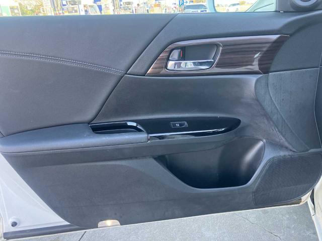 アコードハイブリッド ＬＸ　純正アルミホイール　純正ＬＥＤライト　バックカメラ　ＥＴＣ　衝突軽減装置　ソナー　クルーズコントロール　純正ＨＤＤナビ　パワーシート　プラズマクラスター　スマートキー（32枚目）