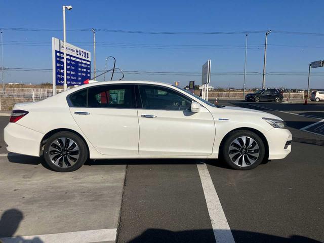 アコードハイブリッド ＬＸ　純正アルミホイール　純正ＬＥＤライト　バックカメラ　ＥＴＣ　衝突軽減装置　ソナー　クルーズコントロール　純正ＨＤＤナビ　パワーシート　プラズマクラスター　スマートキー（37枚目）