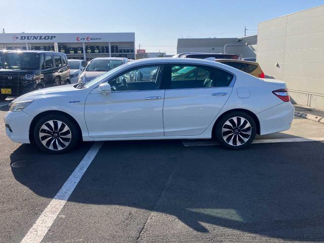 アコードハイブリッド ＬＸ　純正アルミホイール　純正ＬＥＤライト　バックカメラ　ＥＴＣ　衝突軽減装置　ソナー　クルーズコントロール　純正ＨＤＤナビ　パワーシート　プラズマクラスター　スマートキー（41枚目）