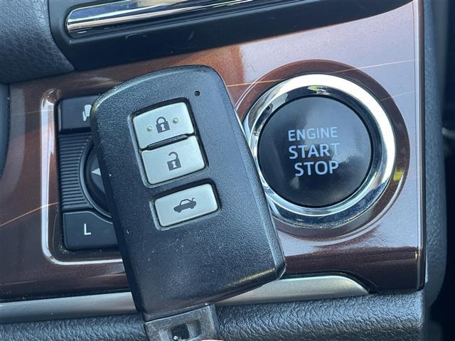 クラウン ロイヤルサルーン 純正HDDナビ バックカメラ フルセグ Bluetooth ビルトインETC 純正16インチアルミホイール クルーズコントロール スペアキー スマートキー プッシュ 左右パワーシート フォグ バイザー(8枚目)