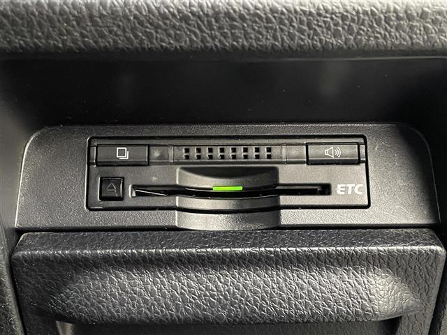 ノア Ｓｉ　純正ナビ　フルセグ　Ｂｌｕｅｔｏｏｔｈ　モデリスタフルエアロ　電動スライドドア　純正１６インチアルミホイール　ＬＥＤ　フォグ　スマートキー　７人乗り　ビルトインＥＴＣ　ＭＴモード　ウォークスルー（12枚目）