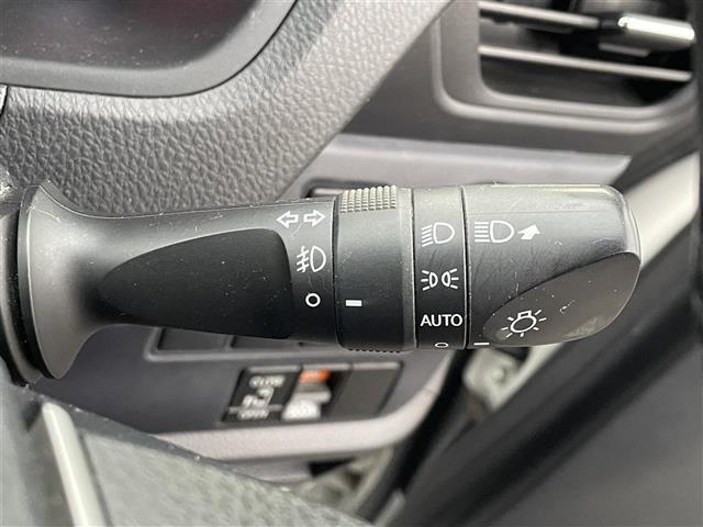 ノア Ｓｉ　純正ナビ　フルセグ　Ｂｌｕｅｔｏｏｔｈ　モデリスタフルエアロ　電動スライドドア　純正１６インチアルミホイール　ＬＥＤ　フォグ　スマートキー　７人乗り　ビルトインＥＴＣ　ＭＴモード　ウォークスルー（15枚目）