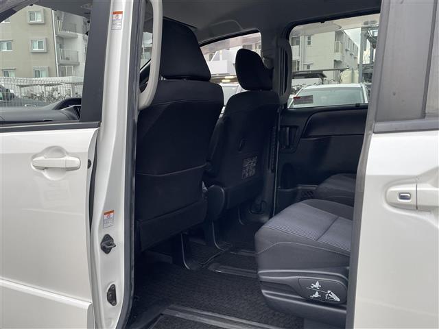 ノア Ｓｉ　純正ナビ　フルセグ　Ｂｌｕｅｔｏｏｔｈ　モデリスタフルエアロ　電動スライドドア　純正１６インチアルミホイール　ＬＥＤ　フォグ　スマートキー　７人乗り　ビルトインＥＴＣ　ＭＴモード　ウォークスルー（28枚目）