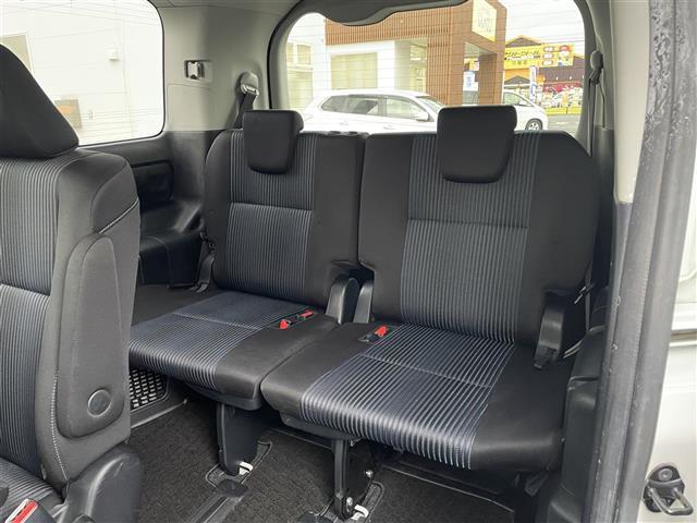 ノア Ｓｉ　純正ナビ　フルセグ　Ｂｌｕｅｔｏｏｔｈ　モデリスタフルエアロ　電動スライドドア　純正１６インチアルミホイール　ＬＥＤ　フォグ　スマートキー　７人乗り　ビルトインＥＴＣ　ＭＴモード　ウォークスルー（29枚目）