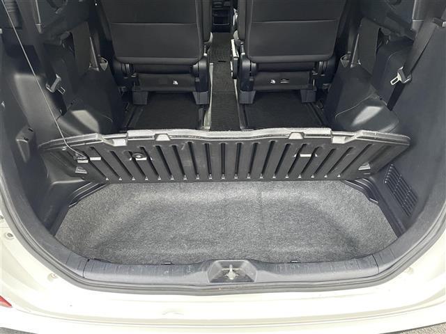 ノア Ｓｉ　純正ナビ　フルセグ　Ｂｌｕｅｔｏｏｔｈ　モデリスタフルエアロ　電動スライドドア　純正１６インチアルミホイール　ＬＥＤ　フォグ　スマートキー　７人乗り　ビルトインＥＴＣ　ＭＴモード　ウォークスルー（32枚目）