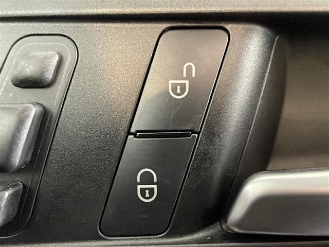 ＣＬＡクラス ＣＬＡ１８０　ＡＭＧライン　純正ＨＤＤナビ　ＣＤ／ＤＶＤ／ＢＴ／フルセグＴＶ　バックモニター　インテリジェントドライブ　コーナーセンサー　ブラインドスポットモニター　ハーフレザーシート　パワーシート　シートヒーター（17枚目）