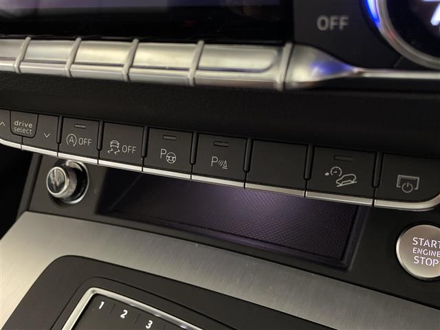 Q5 2.0TFSIクワトロ スポーツ Sラインパッケージ サンルーフ 純正ナビゲーション フルセグテレビ バックカメラ BANG&OLUFSENサウンド 革巻きステアリング パトルシフト オートライト LEDヘッドライト ドライブレコーダー コーナーセンサー(11枚目)