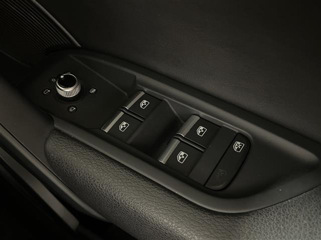 Q5 2.0TFSIクワトロ スポーツ Sラインパッケージ サンルーフ 純正ナビゲーション フルセグテレビ バックカメラ BANG&OLUFSENサウンド 革巻きステアリング パトルシフト オートライト LEDヘッドライト ドライブレコーダー コーナーセンサー(19枚目)