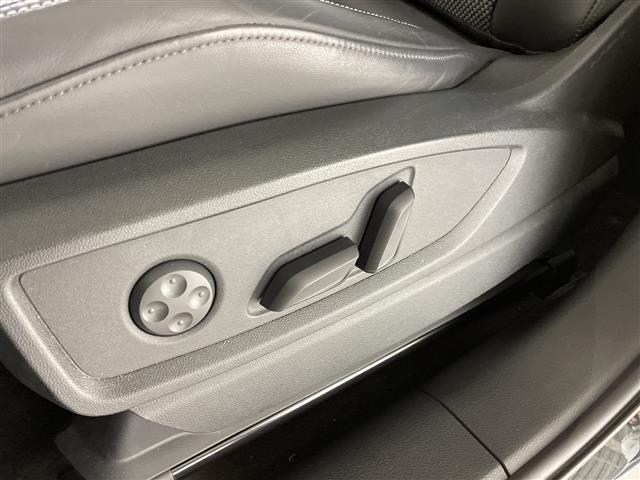 Q5 2.0TFSIクワトロ スポーツ Sラインパッケージ サンルーフ 純正ナビゲーション フルセグテレビ バックカメラ BANG&OLUFSENサウンド 革巻きステアリング パトルシフト オートライト LEDヘッドライト ドライブレコーダー コーナーセンサー(20枚目)