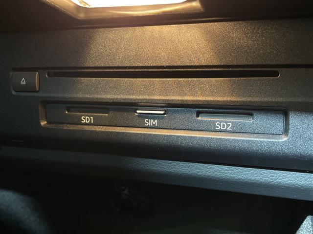 Q5 2.0TFSIクワトロ スポーツ Sラインパッケージ サンルーフ 純正ナビゲーション フルセグテレビ バックカメラ BANG&OLUFSENサウンド 革巻きステアリング パトルシフト オートライト LEDヘッドライト ドライブレコーダー コーナーセンサー(23枚目)