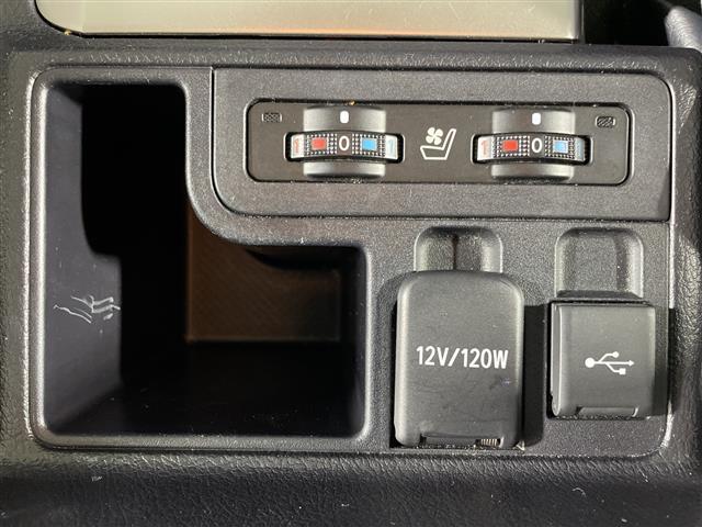 ランドクルーザープラド ＴＸ　Ｌパッケージ　マットブラックエディション　サンルーフ　純正メーカーナビ　フルセグテレビ　アラウンドビューモニター　黒革シート　ＢＳＭ　ドライブレコーダー　三列目電動シート　シートヒーター　シートクーラー　レーダークルーズコントロール（14枚目）