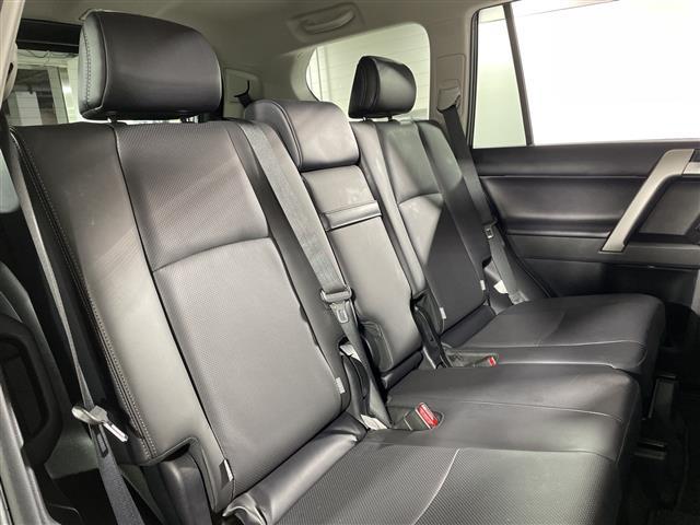 ランドクルーザープラド ＴＸ　Ｌパッケージ　マットブラックエディション　サンルーフ　純正メーカーナビ　フルセグテレビ　アラウンドビューモニター　黒革シート　ＢＳＭ　ドライブレコーダー　三列目電動シート　シートヒーター　シートクーラー　レーダークルーズコントロール（23枚目）