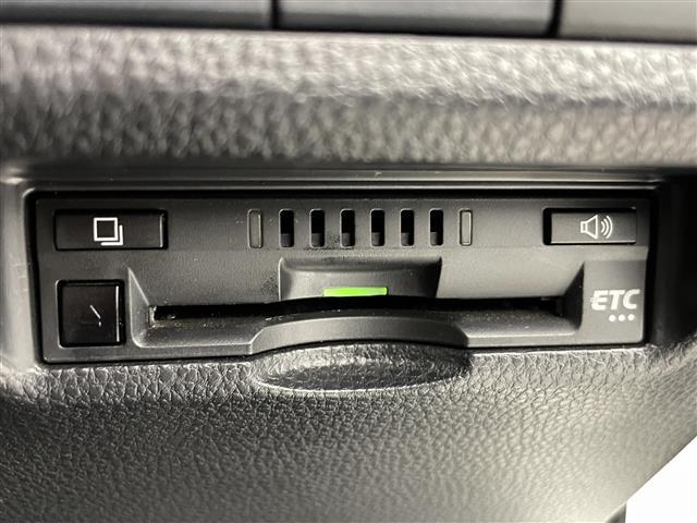 RAV4 G Zパッケージ ワンオーナー 純正ナビ(CD・DVD・フルセグ・BT)バックカメラ ビルトインETC 前後クリアランスソナー パワーバックドア 前席シートヒーター 運転席パワーシート ステアリングヒーター BSM(3枚目)