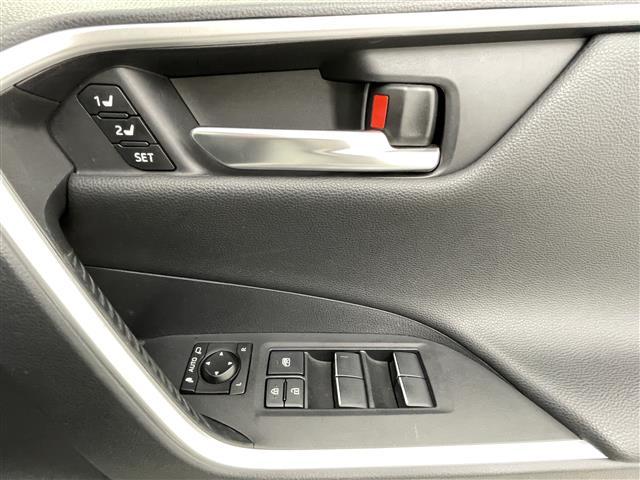 RAV4 G Zパッケージ ワンオーナー 純正ナビ(CD・DVD・フルセグ・BT)バックカメラ ビルトインETC 前後クリアランスソナー パワーバックドア 前席シートヒーター 運転席パワーシート ステアリングヒーター BSM(15枚目)