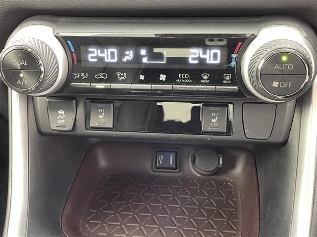 RAV4 G Zパッケージ ワンオーナー 純正ナビ(CD・DVD・フルセグ・BT)バックカメラ ビルトインETC 前後クリアランスソナー パワーバックドア 前席シートヒーター 運転席パワーシート ステアリングヒーター BSM(18枚目)