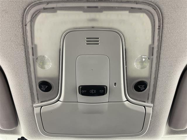 プリウス Ａツーリングセレクション　純正ナビ　エアロパーツ（モデリスタ）　追従クルコン　シートヒーター【Ｄ＋Ｎ】　ＨＵＤ　パーキングアシスト　自動駐車　バックカメラ　ワンセグＴＶ　ＡＭ／ＦＭ　ＡＵＸ　ビルトインＥＴＣ　社外フロアマット（14枚目）