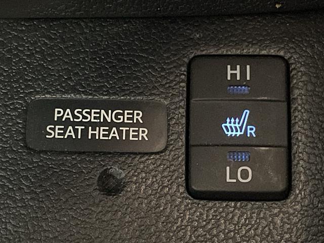 プリウス Ａツーリングセレクション　純正ナビ　エアロパーツ（モデリスタ）　追従クルコン　シートヒーター【Ｄ＋Ｎ】　ＨＵＤ　パーキングアシスト　自動駐車　バックカメラ　ワンセグＴＶ　ＡＭ／ＦＭ　ＡＵＸ　ビルトインＥＴＣ　社外フロアマット（15枚目）