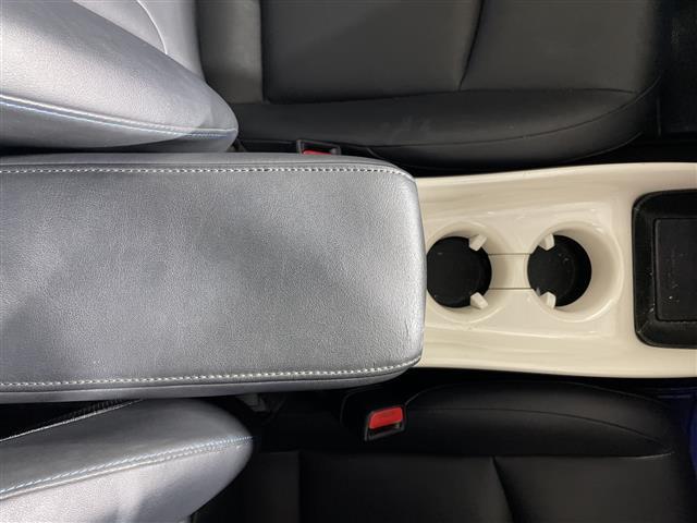 プリウス Ａツーリングセレクション　純正ナビ　エアロパーツ（モデリスタ）　追従クルコン　シートヒーター【Ｄ＋Ｎ】　ＨＵＤ　パーキングアシスト　自動駐車　バックカメラ　ワンセグＴＶ　ＡＭ／ＦＭ　ＡＵＸ　ビルトインＥＴＣ　社外フロアマット（17枚目）