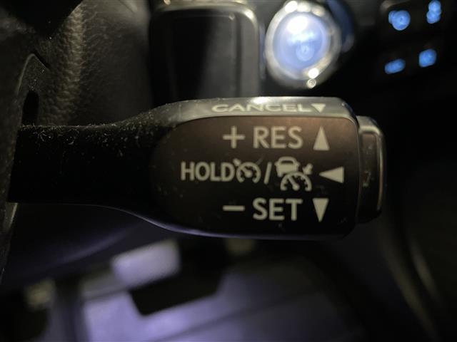 プリウス Ａツーリングセレクション　純正ナビ　エアロパーツ（モデリスタ）　追従クルコン　シートヒーター【Ｄ＋Ｎ】　ＨＵＤ　パーキングアシスト　自動駐車　バックカメラ　ワンセグＴＶ　ＡＭ／ＦＭ　ＡＵＸ　ビルトインＥＴＣ　社外フロアマット（20枚目）