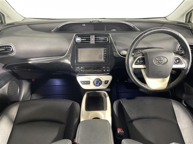 プリウス Ａツーリングセレクション　純正ナビ　エアロパーツ（モデリスタ）　追従クルコン　シートヒーター【Ｄ＋Ｎ】　ＨＵＤ　パーキングアシスト　自動駐車　バックカメラ　ワンセグＴＶ　ＡＭ／ＦＭ　ＡＵＸ　ビルトインＥＴＣ　社外フロアマット（24枚目）