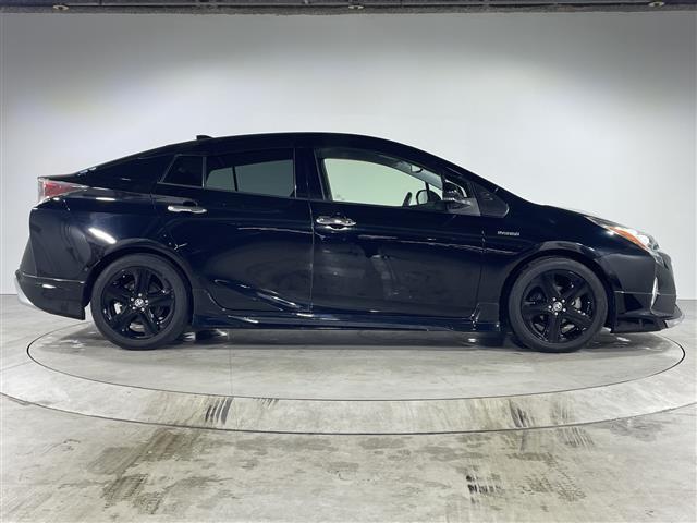 プリウス Ａツーリングセレクション　純正ナビ　エアロパーツ（モデリスタ）　追従クルコン　シートヒーター【Ｄ＋Ｎ】　ＨＵＤ　パーキングアシスト　自動駐車　バックカメラ　ワンセグＴＶ　ＡＭ／ＦＭ　ＡＵＸ　ビルトインＥＴＣ　社外フロアマット（32枚目）