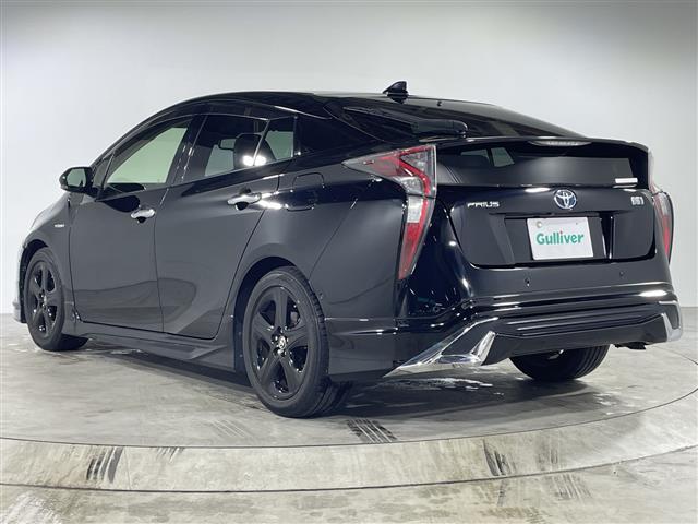 プリウス Ａツーリングセレクション　純正ナビ　エアロパーツ（モデリスタ）　追従クルコン　シートヒーター【Ｄ＋Ｎ】　ＨＵＤ　パーキングアシスト　自動駐車　バックカメラ　ワンセグＴＶ　ＡＭ／ＦＭ　ＡＵＸ　ビルトインＥＴＣ　社外フロアマット（35枚目）