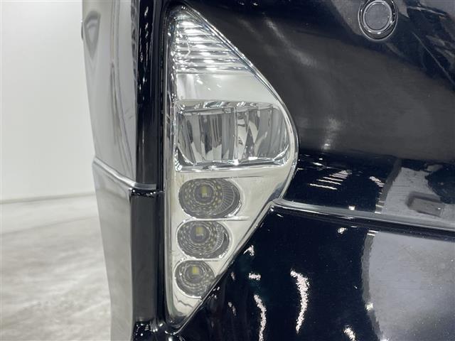 プリウス Ａツーリングセレクション　純正ナビ　エアロパーツ（モデリスタ）　追従クルコン　シートヒーター【Ｄ＋Ｎ】　ＨＵＤ　パーキングアシスト　自動駐車　バックカメラ　ワンセグＴＶ　ＡＭ／ＦＭ　ＡＵＸ　ビルトインＥＴＣ　社外フロアマット（39枚目）