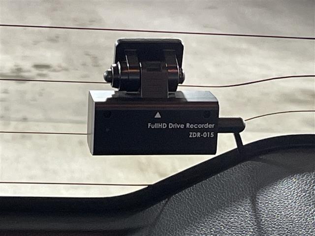 フリード＋ Ｇ・ホンダセンシング　禁煙車　純正メモリナビ（フルセグＴＶＤＶＤ／ＣＤ／ＢＴ）バックモニター　ホンダセンシング　両側パワスラ　レーダークルコン　ＥＴＣ　前後ドラレコ　アイドリングストップ　ＬＥＤヘッドライト　スマートキー（6枚目）