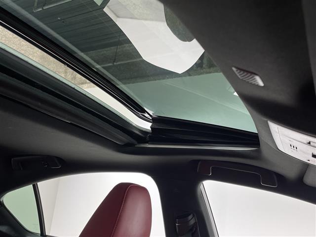 IS IS300h Fスポーツ サンルーフ アラウンドビューモニター 純正メモリナビ フルセグテレビ 赤革シート シートヒーター BSM ETC2.0 レーダークルーズコントロール カードキー有り(6枚目)