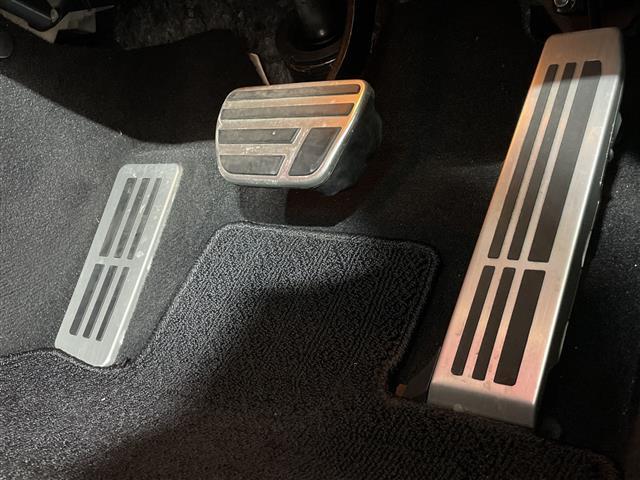 IS IS300h Fスポーツ サンルーフ アラウンドビューモニター 純正メモリナビ フルセグテレビ 赤革シート シートヒーター BSM ETC2.0 レーダークルーズコントロール カードキー有り(22枚目)