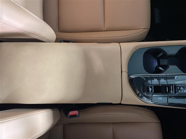 クラウンスポーツ Z 禁煙車 純正ナビ(フルセグTV/Bluetooth)全方位モニター トヨタセーフティー レーダークルコン パノラマルーフ ETC ドラレコ シートヒーター 電動リアゲート デジタルインナーミラー(9枚目)