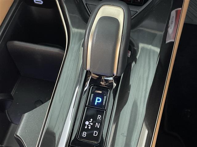 クラウンスポーツ Z 禁煙車 純正ナビ(フルセグTV/Bluetooth)全方位モニター トヨタセーフティー レーダークルコン パノラマルーフ ETC ドラレコ シートヒーター 電動リアゲート デジタルインナーミラー(10枚目)