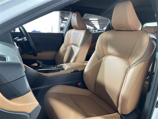 クラウンスポーツ Z 禁煙車 純正ナビ(フルセグTV/Bluetooth)全方位モニター トヨタセーフティー レーダークルコン パノラマルーフ ETC ドラレコ シートヒーター 電動リアゲート デジタルインナーミラー(26枚目)