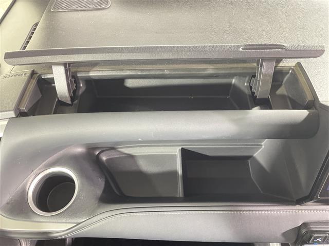 ノア ハイブリッドＳ－Ｚ　純正１０．５インチメモリナビ　全方位モニター　モデリスタエアロ　トヨタアドバンスドパーク　フルセグテレビ　純正フリップダウンモニター　レーダークルーズコントロール　両側パワースライドドア　ＥＴＣ（16枚目）