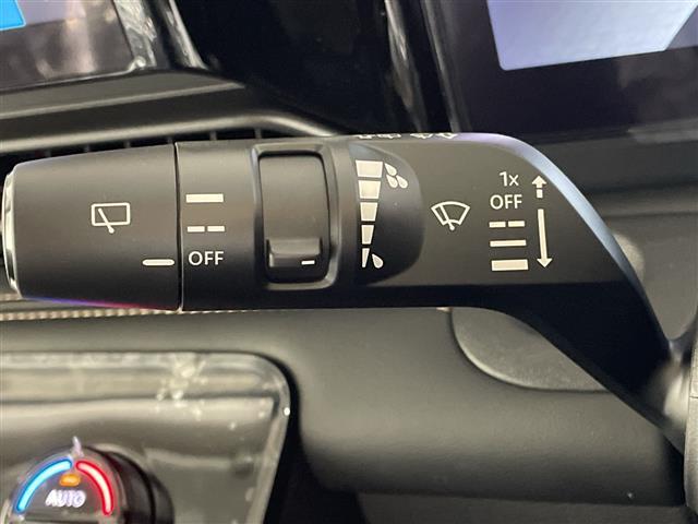 セレナ ｅ－パワー　ハイウェイスターＶ　登録済み未使用車　純正ナビ　フルセグ　全方位カメラ　両側パワースライド　ＢＳＭ　ビルトインＥＴＣ　横滑り防止装置　レーンアシスト　衝突軽減システム　追従型クルーズコントロール　デジタルインナーミラー（17枚目）