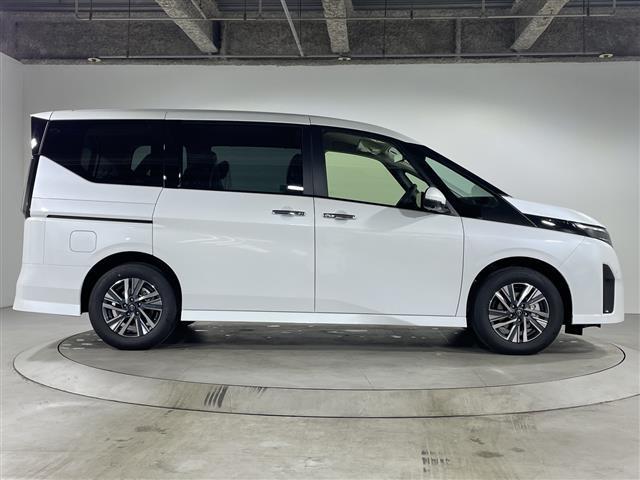 セレナ ｅ－パワー　ハイウェイスターＶ　登録済み未使用車　純正ナビ　フルセグ　全方位カメラ　両側パワースライド　ＢＳＭ　ビルトインＥＴＣ　横滑り防止装置　レーンアシスト　衝突軽減システム　追従型クルーズコントロール　デジタルインナーミラー（32枚目）