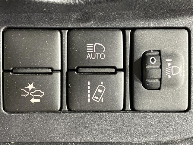 シエンタ Ｇ　純正ナビ　両側パワスラ　３列シート　純正ＥＴＣ　バックカメラ　アイドリングストップ　フルセグテレビ　Ｂｌｕｅｔｏｏｔｈ　ＣＤ／ＤＶＤ再生　オートライト　オートマチックハイビーム　レーンキープアシスト（5枚目）