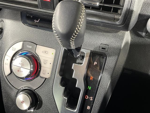 シエンタ Ｇ　純正ナビ　両側パワスラ　３列シート　純正ＥＴＣ　バックカメラ　アイドリングストップ　フルセグテレビ　Ｂｌｕｅｔｏｏｔｈ　ＣＤ／ＤＶＤ再生　オートライト　オートマチックハイビーム　レーンキープアシスト（7枚目）