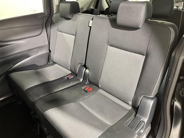 シエンタ Ｇ　純正ナビ　両側パワスラ　３列シート　純正ＥＴＣ　バックカメラ　アイドリングストップ　フルセグテレビ　Ｂｌｕｅｔｏｏｔｈ　ＣＤ／ＤＶＤ再生　オートライト　オートマチックハイビーム　レーンキープアシスト（31枚目）